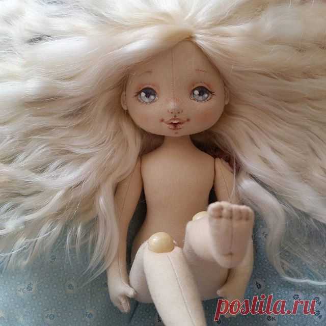 Сестричка тоже ждет наряд 😄🌹🌹🌹