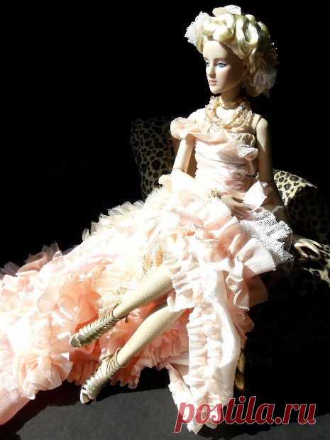 Антуанетта Подметание | Тоннер кукла поединки