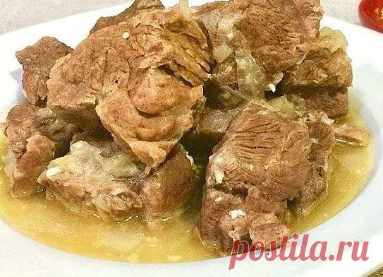 ИДЕАЛЬНЫЙ РЕЦЕПТ ПРИГОТОВЛЕНИЯ МЯСА! НЕ ЗРЯ ЕГО НАЗЫВАЮТ КРЕМЛЕВСКИМ! 

Мы нашли его — идеальный рецепт приготовления мяса! Называется это блюдо мясом по-кремлевски. Казалось бы, минимум приправ, но вкус получается необыкновенным! 

Нежная и сочная говядина, которая 2 часа томится в сливочном масле, придется по вкусу самому требовательному гурману. Мы не уверены, что это блюдо действительно подавали в Кремле, но то, что это очень вкусно, сомнений не вызывает. 

Самая вкусн...