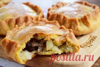 Сочный элеш с курицей

Сейчас подробно расскажу и покажу, как приготовить сочный элеш с курицей. Начинка предварительно не обжаривается, поэтому сок и аромат остаются внутри пирожка. Бездрожжевое тесто отлично с этим справляется, к тому же, не рвется при лепке. Приятных вам хлопот на кухне!

Ингредиенты:

Мука: 250 Грамм,
Яйцо: 1 Штука,
Масло растительное: 3 Ст. ложки,
Масло сливочное: 3 Ст. ложки (растопленное),
Сметана: 2 Ст. ложки,
Вода: 2 Ст. ложки,
Соль: 1/2 Чайных ло...