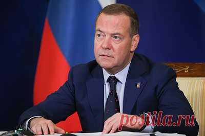 Медведев: "Единая Россия" участвует во всех этапах работы над бюджетом. Задача заключается в том, чтобы последовательно отстаивать статьи, связанные с народной программой, отметил председатель партии