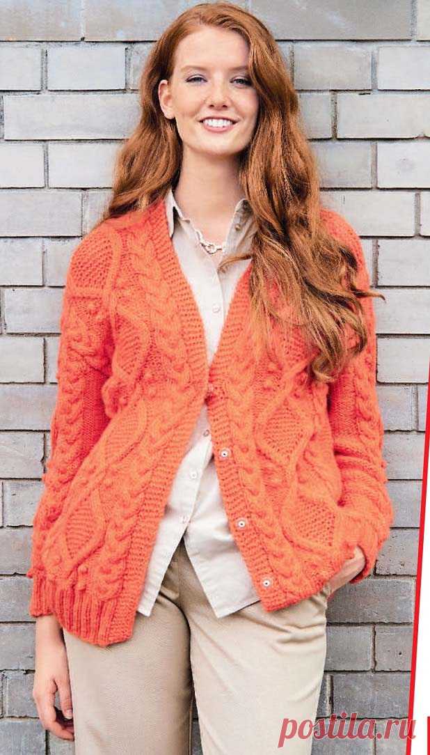 Жакет спицами с узором из кос с шишечками со спущенным плечом - Портал рукоделия и моды