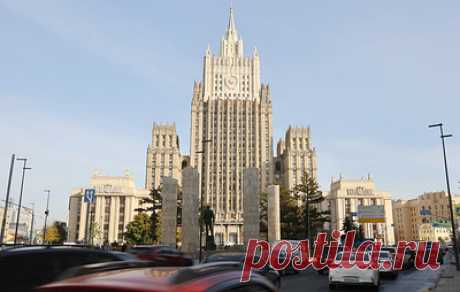 МИД РФ пообещал ответные меры на понижение уровня дипотношений Исландией. В ведомстве отметили, что такое решение Рейкьявика рушит весь комплекс взаимодействия с Москвой