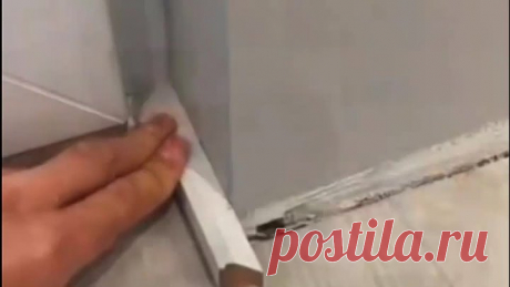 Установка плинтуса у балконной двери