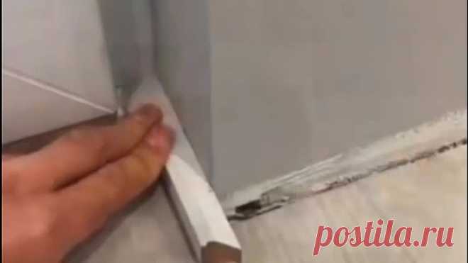 Установка плинтуса у балконной двери
