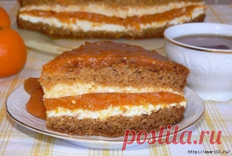Бисквитный торт с начинкой из кураги с творогом.