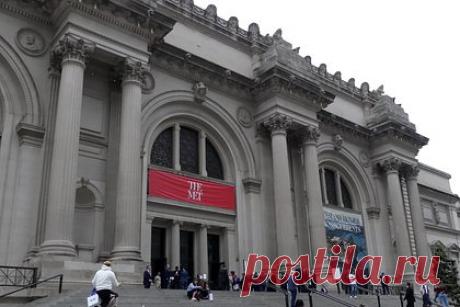 Метрополитен-музей переименовал «Русскую танцовщицу» Эдгара Дега. Метрополитен-музей в Нью-Йорке изменил название картины французского художника-импрессиониста Эдгара Дега «Русская танцовщица» на «Танцовщица в украинском наряде». Обновленное описание экспоната уже размещено на сайте музея. Данное решение было принято после требований украинских активистов.