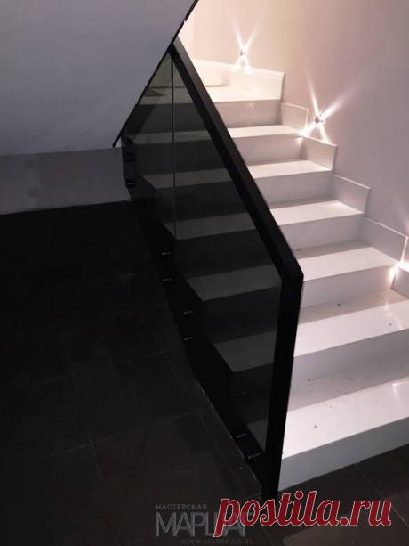 Изготовление лестниц, ограждений, перил Маршаг – Ограждения из черного стекла с установкой