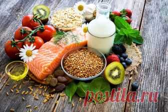 Какие продукты продлевают молодость кожи и обеспечивают женщинам красоту? Чтобы не стат завсегдатаем кабинетов косметологов, достаточно наладить питание. Красота начинается изнутри, только потом можно корректировать то, что вас не устраивает, обратившись к косметологу. Принимайте полезные жиры! Авокадо - это фрукт (да, именно фрукт, а не овощ), который обогатит ваш организм токоферолом. Это известный всем витамин молодости - витамин Е, который назначают даже беременным. Ло...