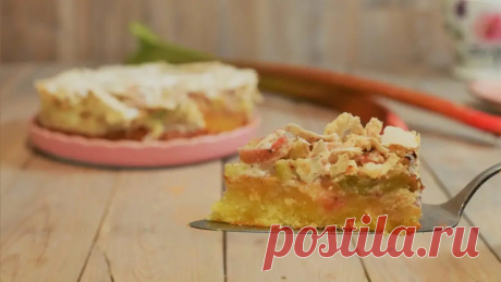 Einfacher Rhabarberkuchen mit Mandelbaiser -