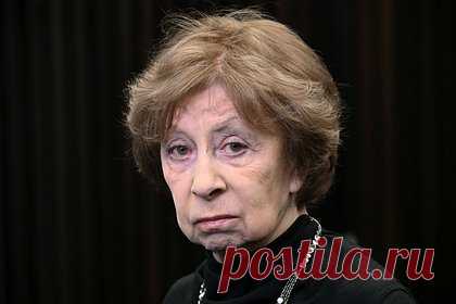 Лия Ахеджакова рассказала о снятии ее с репертуара «Современника». Народная артистка РФ Лия Ахеджакова сообщила, что ее сняли с репертуара «Современника». Актриса, проработавшая в учреждении 50 лет, заявила, что в театре сняли последнюю постановку с ее участием «Игра в джин». По ее словам, причиной снятия Ахеджаковой с репертуара стало распоряжение департамента культуры Москвы.
