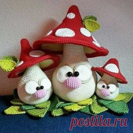 Какая позитивная работа! Семейка симпатичных мухоморчиков