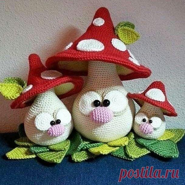 Какая позитивная работа! Семейка симпатичных мухоморчиков