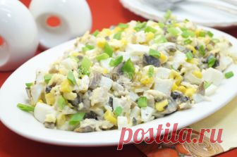 Салат с шампиньонами и куриной грудкой «Маркиз» Вкусный грибной салат шампиньонами и куриной грудкой, очень нежный, насыщенный и сытный.