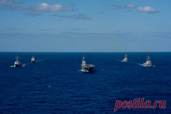 Боевые корабли ВМС США и Японии демонстрируют силу Китаю в акватории Филиппинского мор