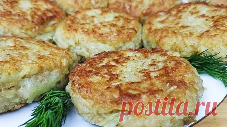 Котлеты из овсянки на вкус как с мясом!  
 
Вы с трудом отличите эти котлеты из овсянки от мясных котлет. Удивительно, но это именно так! Котлетки получаются с аппетитной, румяной, хрустящей корочкой - очень вкусно и мега бюджетно!  
 
Ингредиенты:  
Овсяные хлопья - 200 гр.  
Вода (кипяток) - 200 мл.  
Картофель - 250 гр.  
Лук - 1 средняя или 2 маленькие.  
Чеснок - 3 зубчика.  
Соль - 1 ч.л. без горки.  
Перец - по вкусу.  
 
Способ приготовления:  
1. Овсяные хлопья за...