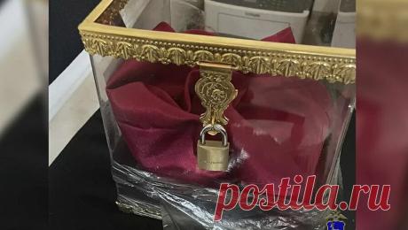 В Тольятти мужчина ограбил храм, чтобы выпить. В Самарской области полицейские задержали 41-летнего мужчину, подозреваемого в краже пожертвований из православного храма. Об этом сообщает "МВД Медиа". В полицию обратилась представительница храма в Автозаводском районе. ...