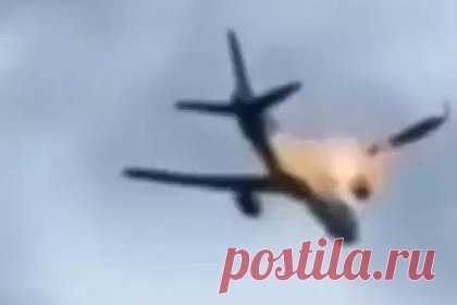 Двигатель пассажирского самолета загорелся сразу после взлета в Европе и попал на видео