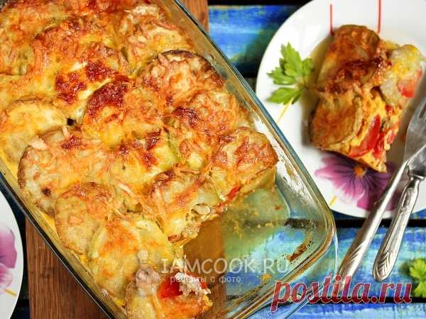 Яркая, румяная, сочная и очень вкусная запеканка из кабачков с мясным фаршем идеально подходит в качестве обеда.