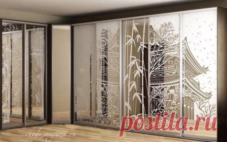 Угловой шкаф купе с пескоструйным рисунком на заказ в Москве. Интернет-магазин мебели Chudo-magazin.ru.