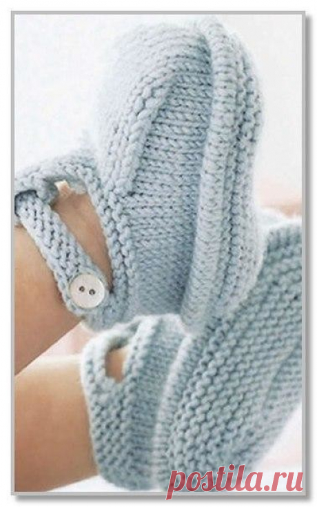 #вязание#крючком#спицами#схемы
Вязание спицами. Описание детской модели с выкройкой и описанием - Однотонные пинетки-сандалики с застежкой. Размер: 3-6 месяцев

Размер: на 3-6 месяцев.

Вам потребуется: 50 г пряжи Debbie Bliss Baby Cashmerino (55% шерсть, 33% микрофибра, 12% кашемир) светло-голубого цвета (202), 2 пуговицы, спицы № 3mm.

Лицевая гладь: лиц. ряды - лиц. петли, изн. ряды - изн. петли. 

При круговом вязании только лиц. петли. Платочная вязка: лиц. и изн. р. ...