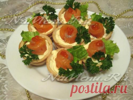 Вафельные корзинки с лососем