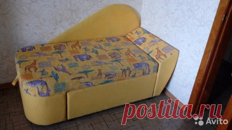Диван-кушетка Продам раскладной диван-кушетку. Размеры: ширина - 70 см, длина в сложенном виде - 147 см, раскладывается на две длины - 185 см и 223 см. Есть ниша для белья. Б/у, в отличном состоянии. 4500 рублей.