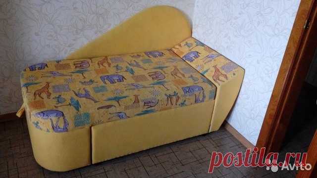 Диван-кушетка Продам раскладной диван-кушетку. Размеры: ширина - 70 см, длина в сложенном виде - 147 см, раскладывается на две длины - 185 см и 223 см. Есть ниша для белья. Б/у, в отличном состоянии. 4500 рублей.
