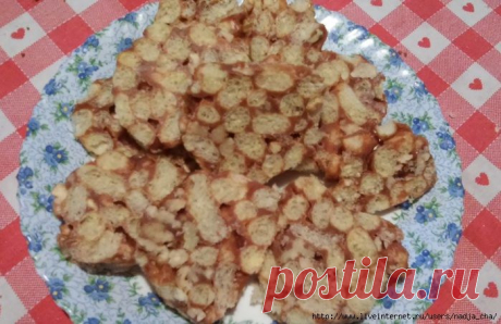 Сладкая колбаска из кукурузных палочек.