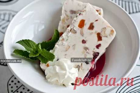 Семифредо с орехами и фруктами