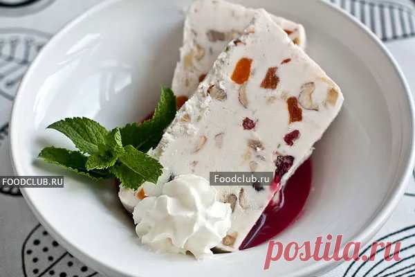 Семифредо с орехами и фруктами