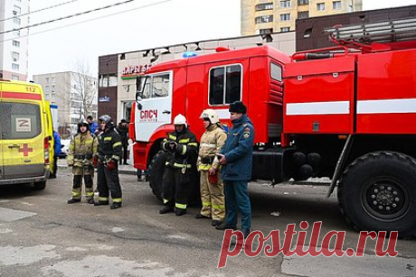 При обстреле Белгородской области погибла мирная жительница. При обстреле Белгорода и Белгородского района Вооруженными силами Украины погибла мирная жительница. Об этом сообщил губернатор российского приграничного региона Вячеслав Гладков в своем Telegram-канале. Помимо того, трое людей — две женщины и мужчина — пострадали.