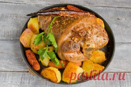 Рулька с картошкой — простой рецепт для праздничного стола.