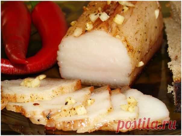 Ароматное, нежнейшее, просто тающее во рту сало с чесночком.