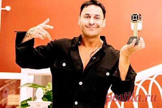 Стас Костюшкин примерил сказочные «уши»: певец гармонично смотрится в сказочном образе