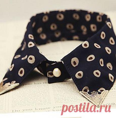 Накладной воротничок Кофе
Строгий, но симпатичный накладной воротничок.

Застегивается спереди.