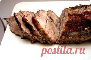 ЗАПЕЧЁННАЯ СВИНИНА В ГОРЧИЦЕ 🍖
ИНГРЕДИЕНТЫ:
● свинина (вроде это была корейка; 500 г.
● чеснок (4-5 зубчиков);
● горчица (2 ст. ложки);
● соль, перец. 
ПРИГОТОВЛЕНИЕ:
Рецепт настолько простой и настолько вкусным получается мясо, что я даже жалею, что не узнала его раньше. Итак, мясо немного споласкиваем, вытираем насухо полотенцем. Солим, перчим по вкусу. Шпигуем в разных местах чесноком. Намазываем горчицей и оставляем на несколько часов в холодном месте. 
Заворачиваем в фольгу, плотно, что