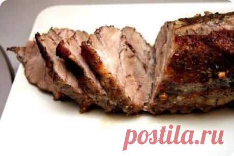 ЗАПЕЧЁННАЯ СВИНИНА В ГОРЧИЦЕ 🍖
ИНГРЕДИЕНТЫ:
● свинина (вроде это была корейка; 500 г.
● чеснок (4-5 зубчиков);
● горчица (2 ст. ложки);
● соль, перец. 
ПРИГОТОВЛЕНИЕ:
Рецепт настолько простой и настолько вкусным получается мясо, что я даже жалею, что не узнала его раньше. Итак, мясо немного споласкиваем, вытираем насухо полотенцем. Солим, перчим по вкусу. Шпигуем в разных местах чесноком. Намазываем горчицей и оставляем на несколько часов в холодном месте. 
Заворачиваем в фольгу, плотно, что