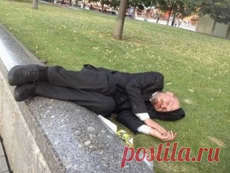 Выселили из Мавзолея...... за неуплату по ЖКХ......=))