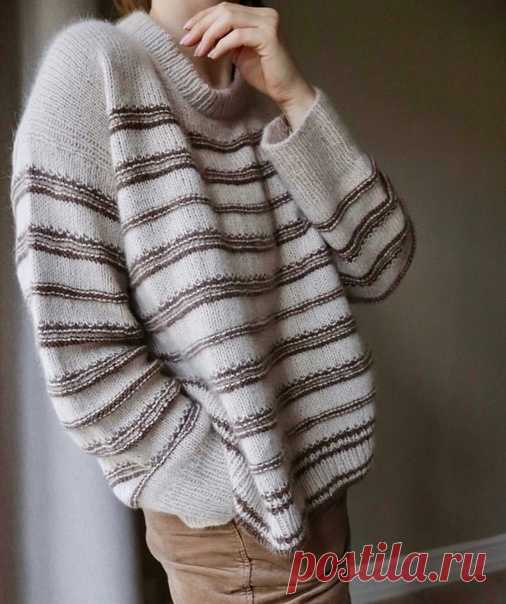 Запись на стене Пуловер с японским плечом спицами сверху STRUCTURE_LOOP_SWEATER by OTHER LOOPS Дизайн от Other Loops.  Пуловер вяжется сверху вниз. Сначала набираются петли горловины спинки, а затем с обеих сторон вяжется резинка, и в то же время выполняются прибавки для формирования верхней части задней панели. Затем по краю плеч поднимаются петли, каждое плечо переда вяжется поворотными рядами. После чего набираются петли, чтобы соединить 2 плеча в пе...