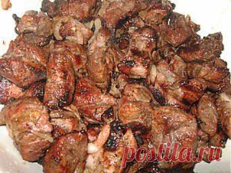 Ну кто не любит шашлык? Это поистине уникальное блюдо, которым невозможно объесться и которого всегда хочется при одном только упоминании — шашлык. Существует огромное количество различных рецептов замачивания и  приготовления этого блюда. Я хочу поделиться с Вами своим личным рецептом.