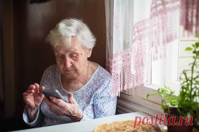 Одна женщина очень тосковала по сыну. Молилась за него. И перечитывала сообщения от сына, — их немного было