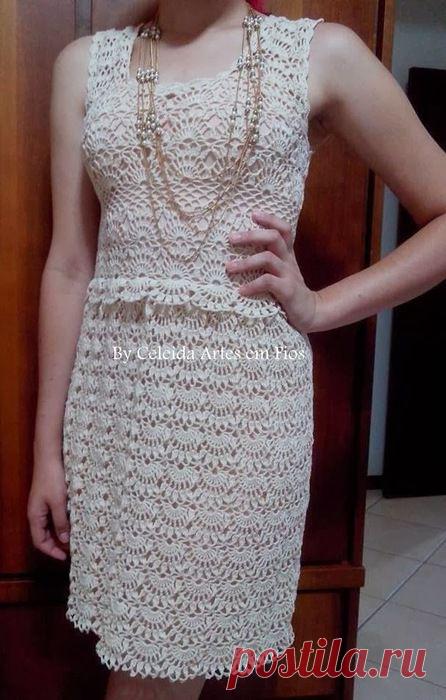 Платье узором ракушка.