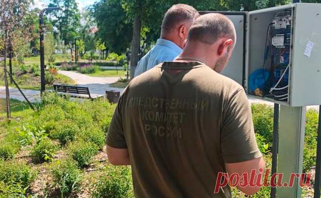 Виновникам гибели девочки в фонтане от удара током предъявили обвинения. В Белгородской области задержали трех человек, которых следствие считает виновниками гибели 13-летней девочки, погибшей от удара электрическим током в фонтане, сообщает областное управление Следственного комитета.