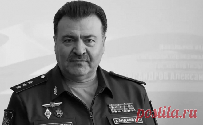 Двое приближенных экс-замминистра обороны Иванова умерли в один день. В понедельник, 8 июля умерли двое приближенных арестованного по делу о получении взятки в особо крупном размере бывшего замминистра обороны Тимура Иванова: начальник управления государственной экспертизы Минобороны Магомед Хандаев и бизнесмен Игорь Котельников, обвинявшийся в даче взяток сотрудникам ведомства.