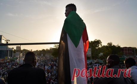 Посол заявил, что Судан не смог ратифицировать документ о базе ВМФ России. Судан пока не смог ратифицировать соглашение о создании базы Военно-морского флота (ВМФ) России в Порт-Судане на Красном море, сообщил в интервью «РИА Новости» российский посол в Хартуме Андрей Черновол.