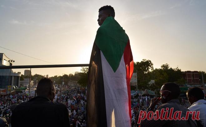 Посол заявил, что Судан не смог ратифицировать документ о базе ВМФ России. Судан пока не смог ратифицировать соглашение о создании базы Военно-морского флота (ВМФ) России в Порт-Судане на Красном море, сообщил в интервью «РИА Новости» российский посол в Хартуме Андрей Черновол.