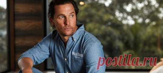 Один из самых привлекательных мужчин в кино. Один из самых одаренных трагиков современности. Один из самых известных актеров Америки, радикально сменивший амплуа и не менее решительно – свою жизнь. Но сам он считает, что надо просто продолжать жить. Потому что жизнь знает все знаки препинания, кроме точки. Его герои всегда остаются в памяти надолго. Таким же обещает стать и его персонаж в новом фильме Гая Ричи «Джентльмены», который выходит в российский прокат 13 февраля. #гайричи…