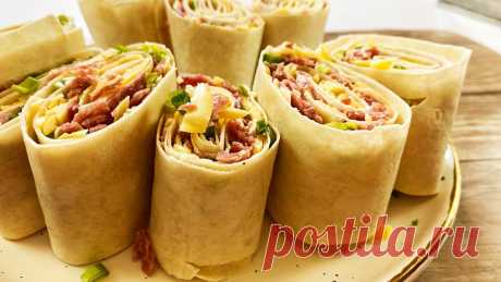 Рулет из лаваша - удивительно простой и вкусный рецепт, просто восторг! #shorts Простой и очень вкусный рецепт - рулет из лаваша на сковороде. #shortsСМОТРИТЕ ТАКЖЕ: ▶ Блюда из лаваша https://www.youtube.com/playlist?list=PLhmDb1pjsX_Bd0...