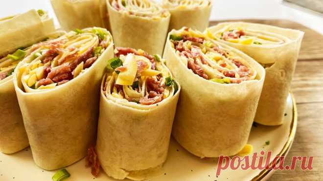 Рулет из лаваша - удивительно простой и вкусный рецепт, просто восторг! #shorts Простой и очень вкусный рецепт - рулет из лаваша на сковороде. #shortsСМОТРИТЕ ТАКЖЕ: ▶ Блюда из лаваша https://www.youtube.com/playlist?list=PLhmDb1pjsX_Bd0...